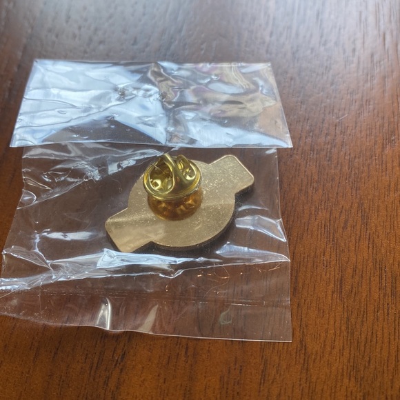 Barbour special edition pin - Picture 2 of 2